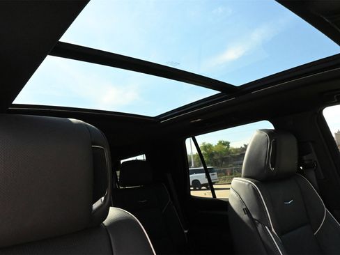 Certified 2025 Cadillac Escalade Sport w/ LPO, Floor Liner Package image 26