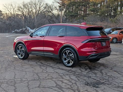 Used 2024 Lincoln Nautilus Premier w/ Equipment Group 102A image 4