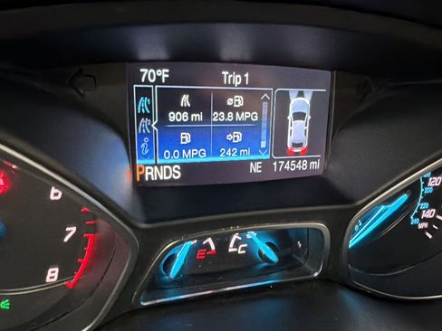 Used 2015 Ford Escape SE w/ Equipment Group 201A FWD image 19