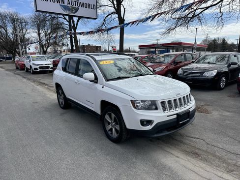 Used 2016 Jeep Compass High Altitude image 2
