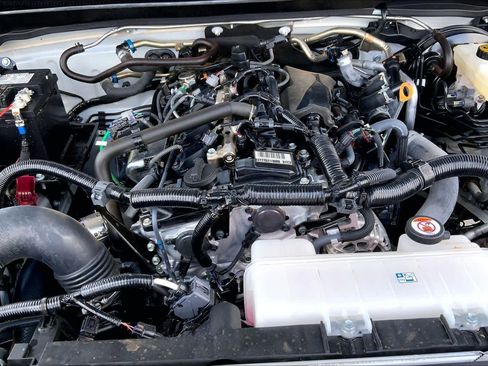Used 2025 Toyota Tacoma SR AWD/4WD image 32