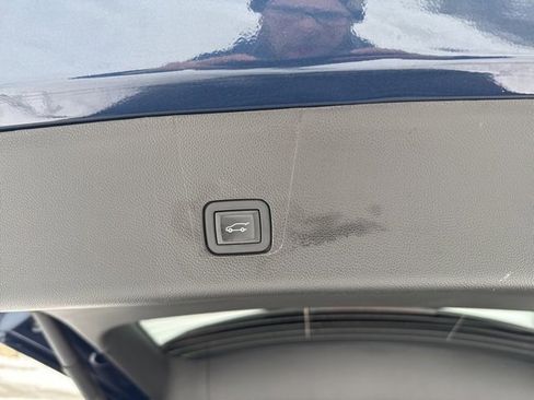 Used 2023 Chevrolet Traverse LT image 12