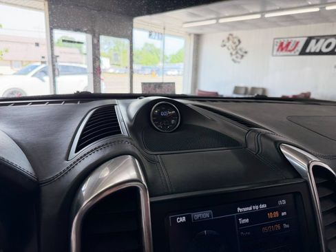 Used 2014 Porsche Cayenne Turbo S AWD/4WD image 22