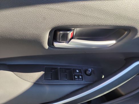 Certified 2025 Toyota Corolla SE image 17