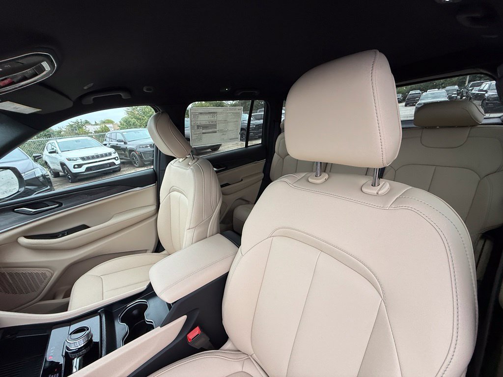 New 2027 Jeep Grand Cherokee Limited AWD/4WD image 12