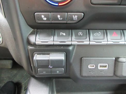 Certified 2019 Chevrolet Silverado 1500 LTZ w/ LTZ Texas Edition AWD/4WD image 33