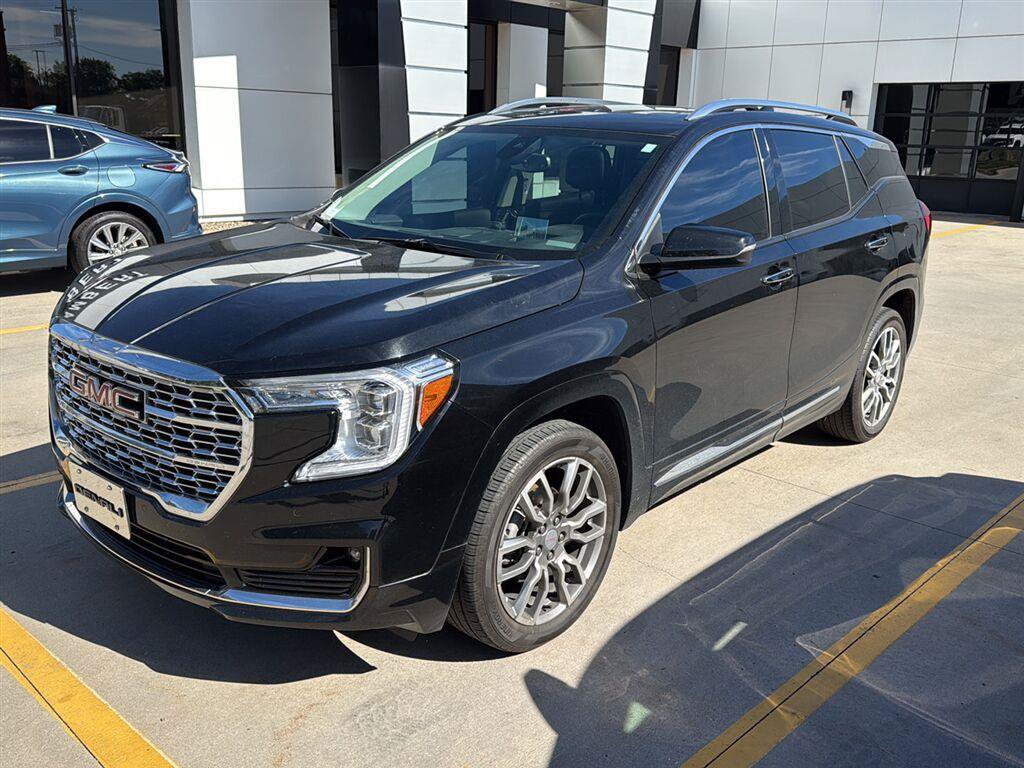 Used 2024 GMC Terrain Denali AWD/4WD image 1