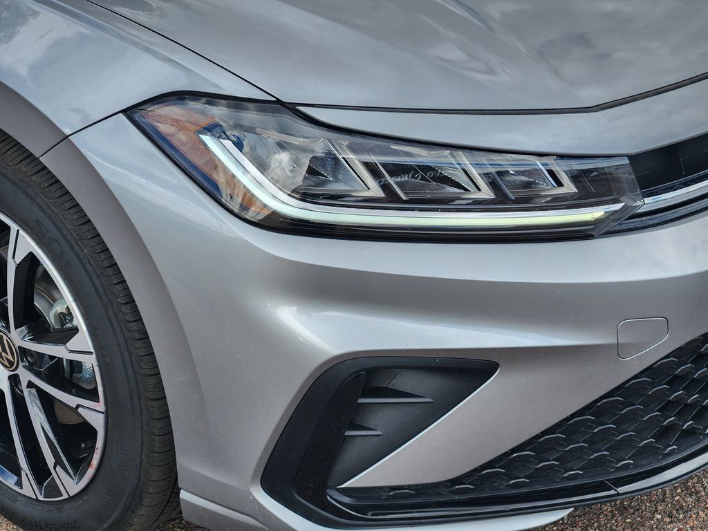 Used 2025 Volkswagen Jetta Sport FWD image 28