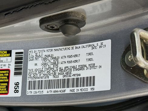 Used 2019 Toyota Tacoma TRD Sport image 12