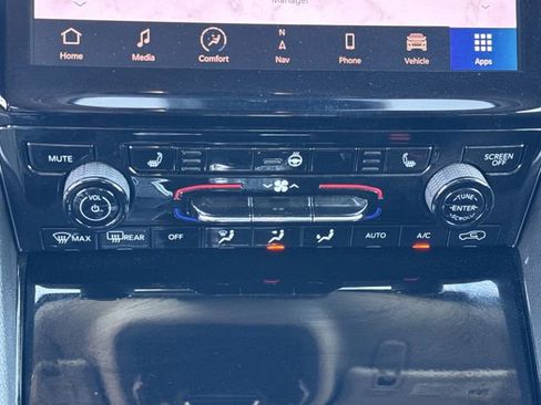 Used 2022 Jeep Grand Cherokee Limited image 17