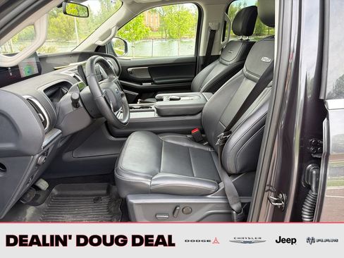 Used 2025 Ford Expedition Platinum w/ Driver's Package AWD/4WD image 10