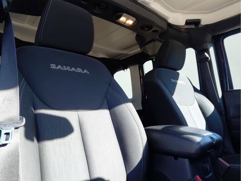 Used 2018 Jeep Wrangler Unlimited Sahara image 10