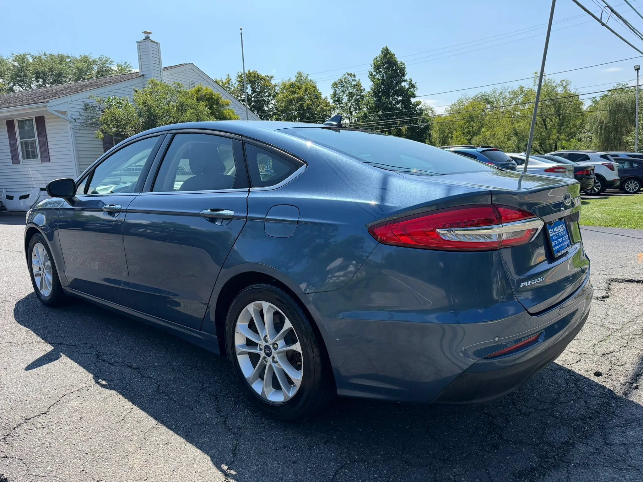 Used 2019 Ford Fusion SE FWD image 4