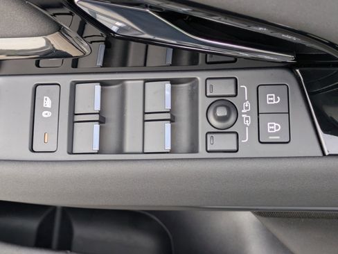 Certified 2025 Land Rover Range Rover Evoque S image 21