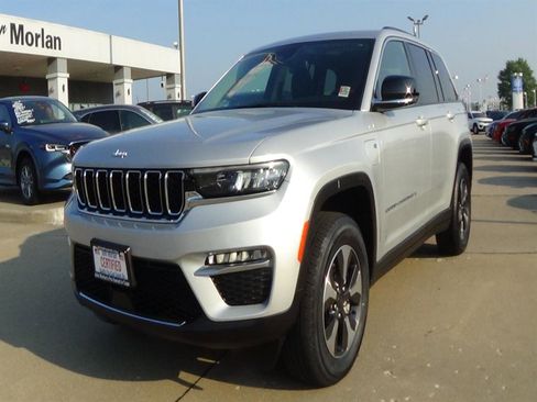 Used 2023 Jeep Grand Cherokee 4WD 4xe image 2