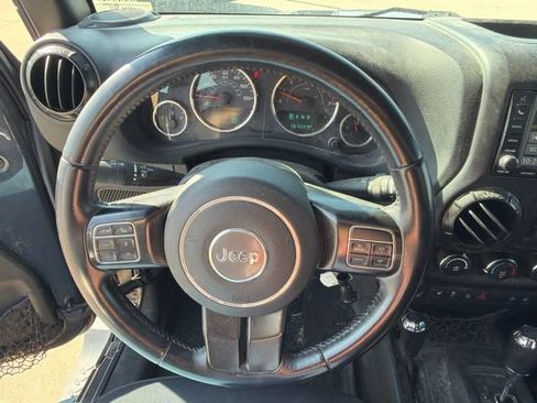 Used 2017 Jeep Wrangler Unlimited Sahara AWD/4WD image 13