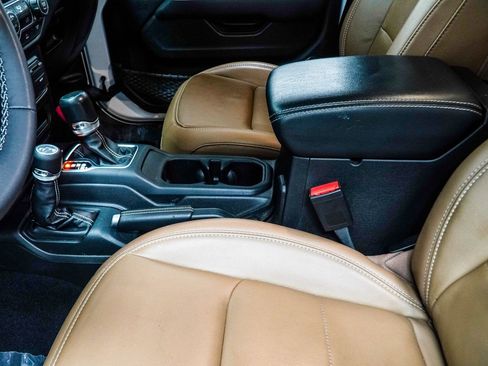 Used 2023 Jeep Gladiator Overland w/ LED Lighting Group image 17