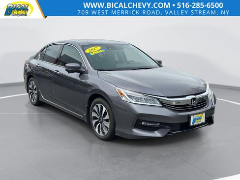Used 2017 Honda Accord Touring image 1