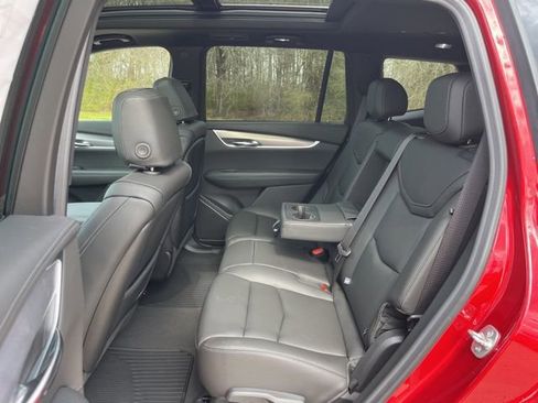 New 2025 Cadillac XT6 Luxury image 37