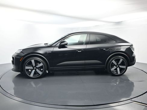 Used 2024 Porsche Macan 4 Electric image 2