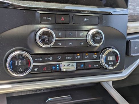Used 2024 Ford Expedition Limited RWD image 17