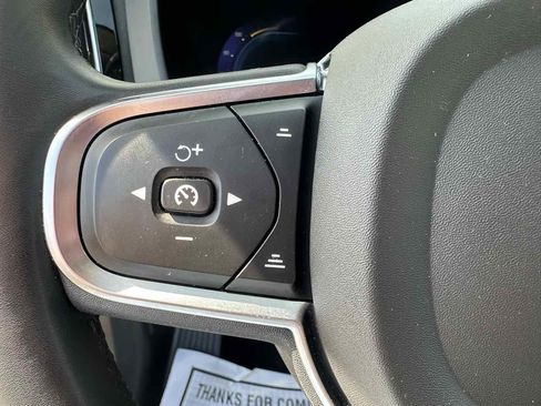 Used 2023 Volvo XC60 B5 Core image 15