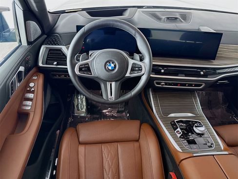 Used 2025 BMW X7 M60i image 24