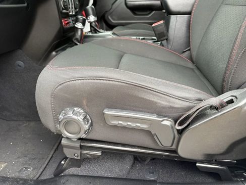 Used 2021 Jeep Wrangler Rubicon AWD/4WD image 13