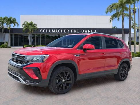 Certified 2022 Volkswagen Taos SE w/ IQ.Drive SE Package FWD image 3