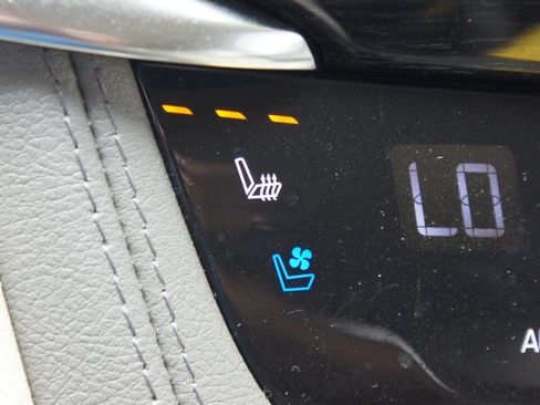 Used 2021 Cadillac XT6 Premium Luxury FWD image 9