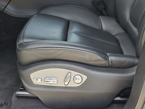 Certified 2023 Porsche Macan S AWD/4WD image 23