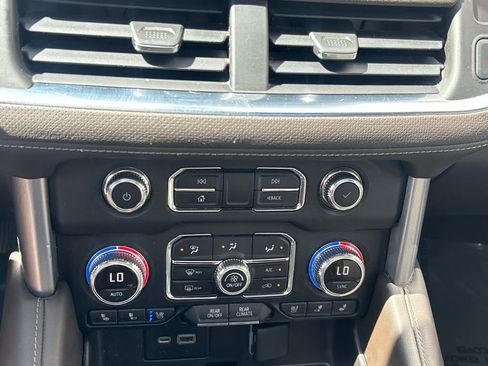 Used 2021 GMC Yukon SLT w/ SLT Luxury Plus Package image 12