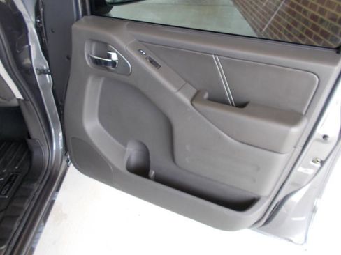 Used 2020 Nissan Frontier PRO-4X w/ Pro-4x Utility Package image 25