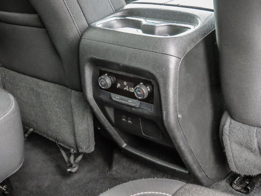 Used 2025 Chevrolet Traverse LT FWD image 21