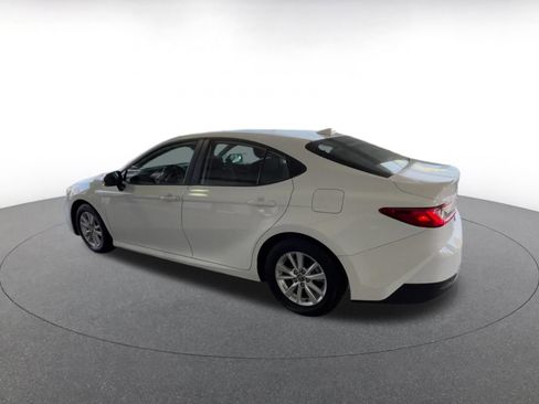 Used 2025 Toyota Camry LE image 11
