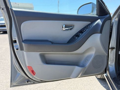 Used 2010 Hyundai Elantra GLS FWD image 6