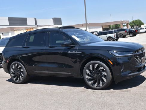 New 2026 Lincoln Nautilus Reserve w/ Jet Appearance Package AWD/4WD image 10