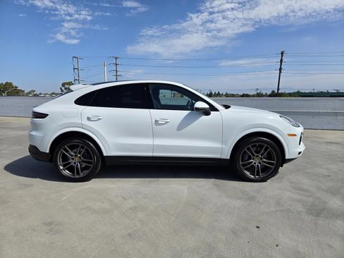 Used 2022 Porsche Cayenne Coupe AWD/4WD image 2