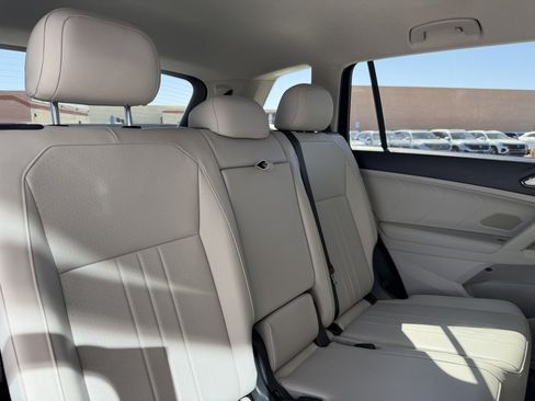Used 2022 Volkswagen Tiguan SE FWD image 39