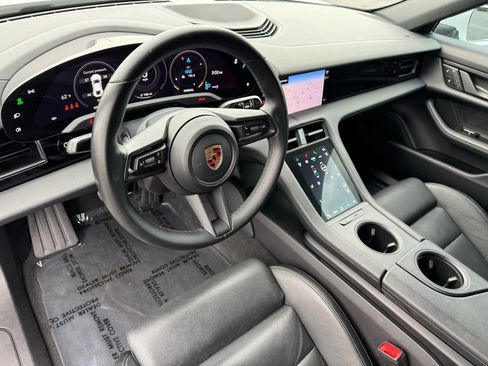 Used 2022 Porsche Taycan image 18