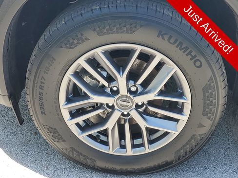 Used 2025 Nissan Rogue S AWD/4WD image 5