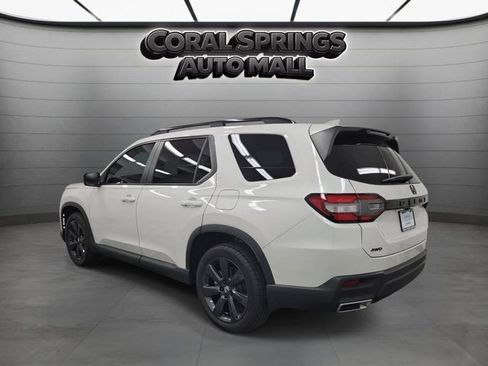 Used 2025 Honda Pilot Sport image 4