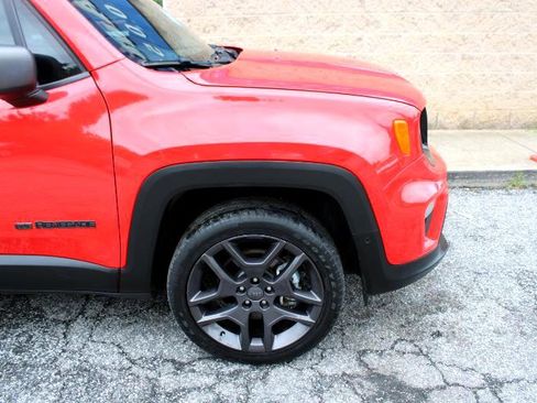Used 2021 Jeep Renegade Latitude w/ Luxury Group II image 24