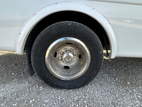 Used 2013 Ford E-450 and Econoline 450 Super Duty w/ Shuttle Bus Prep Pkg image 29