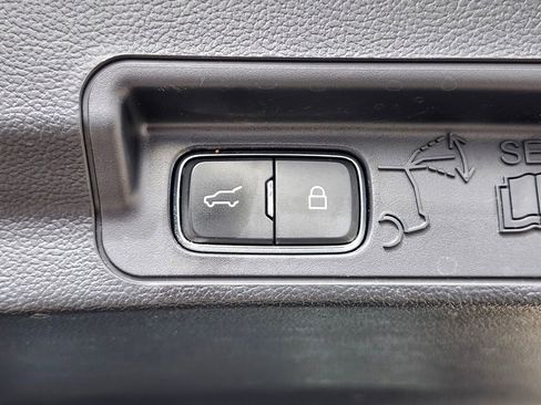 Certified 2022 Ford Explorer XLT w/ Equipment Group 202A image 35