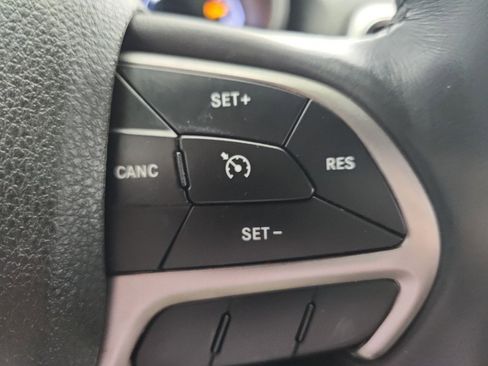 Used 2018 Jeep Grand Cherokee Altitude image 13