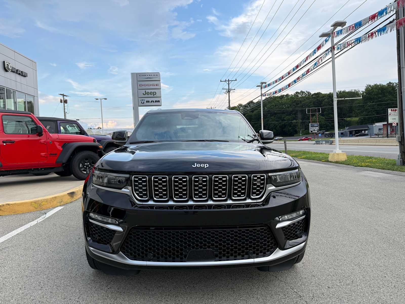 Certified 2023 Jeep Grand Cherokee Summit AWD/4WD image 2