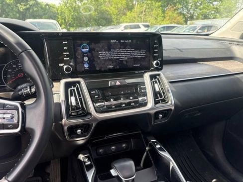Used 2022 Kia Sorento S w/ Panoramic Sunroof Package AWD/4WD image 9