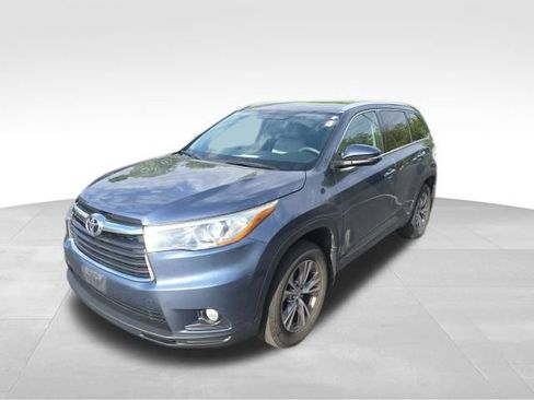 Used 2015 Toyota Highlander XLE AWD/4WD image 2