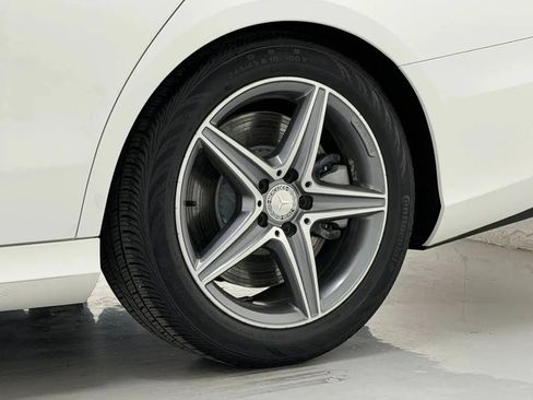 Used 2017 Mercedes-Benz E 400 4MATIC Wagon image 41